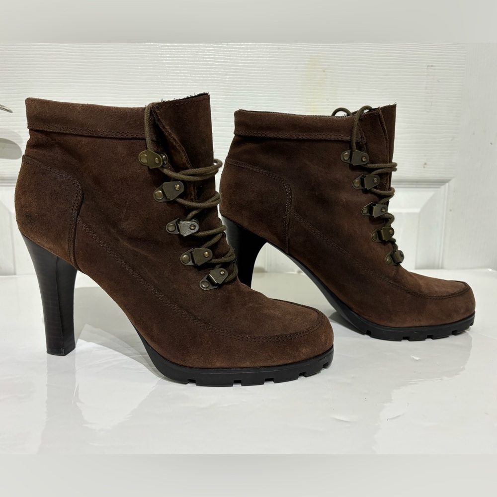 Ralph Lauren Lace up  Brown Suede Heeled Booties. size 9M - Picture 2 of 9